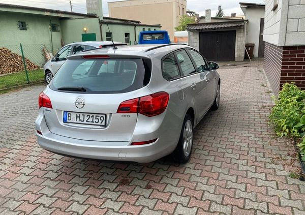 Opel Astra cena 16900 przebieg: 224000, rok produkcji 2010 z Kostrzyn małe 92